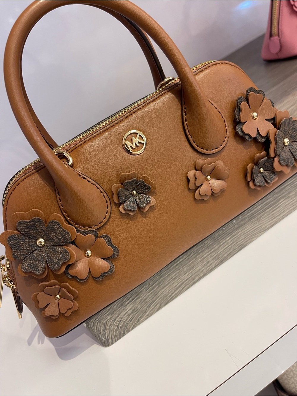 MICHAEL KORS Petra Sm Signature Logo Floral Embellished Crossbody
Luggage
NWT - Picture 6 of 15
